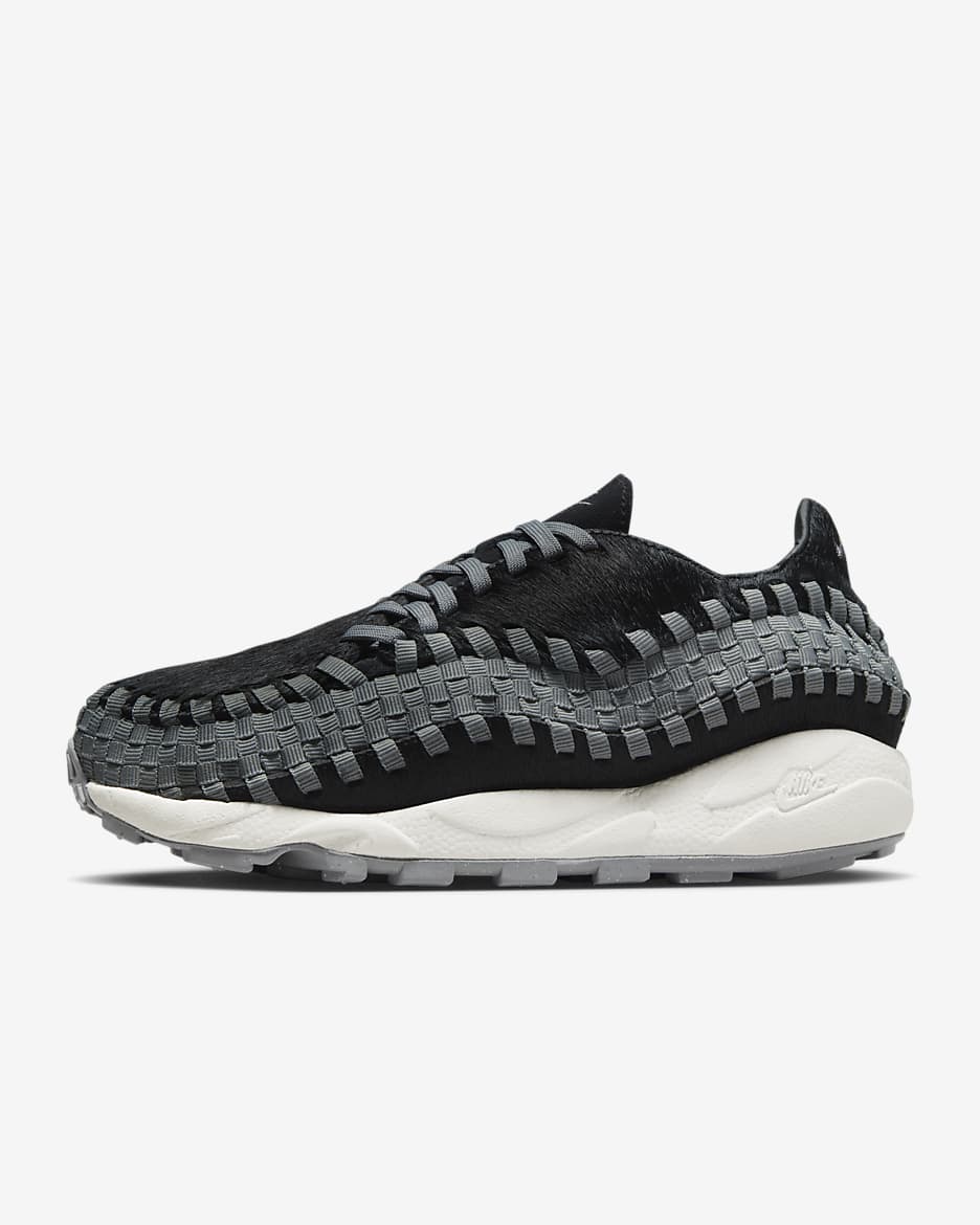 Nike woven trainers black online